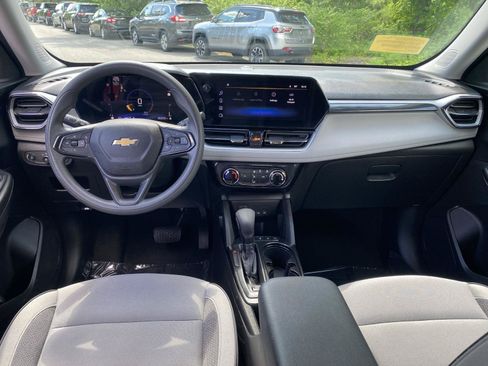 Used 2025 Chevrolet TrailBlazer LT AWD/4WD image 15