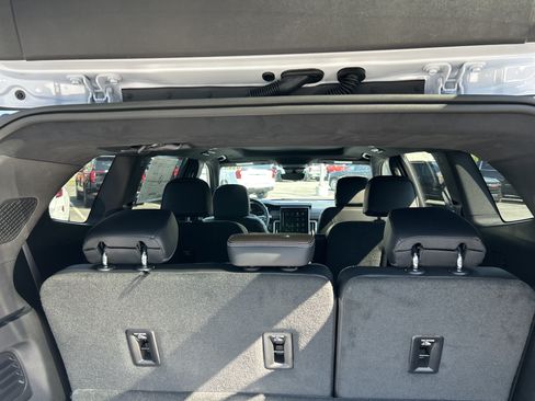 New 2026 GMC Acadia Denali Ultimate AWD/4WD image 13