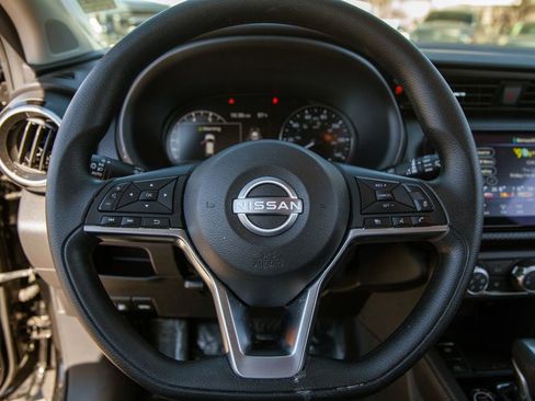 Used 2024 Nissan Kicks SV image 17