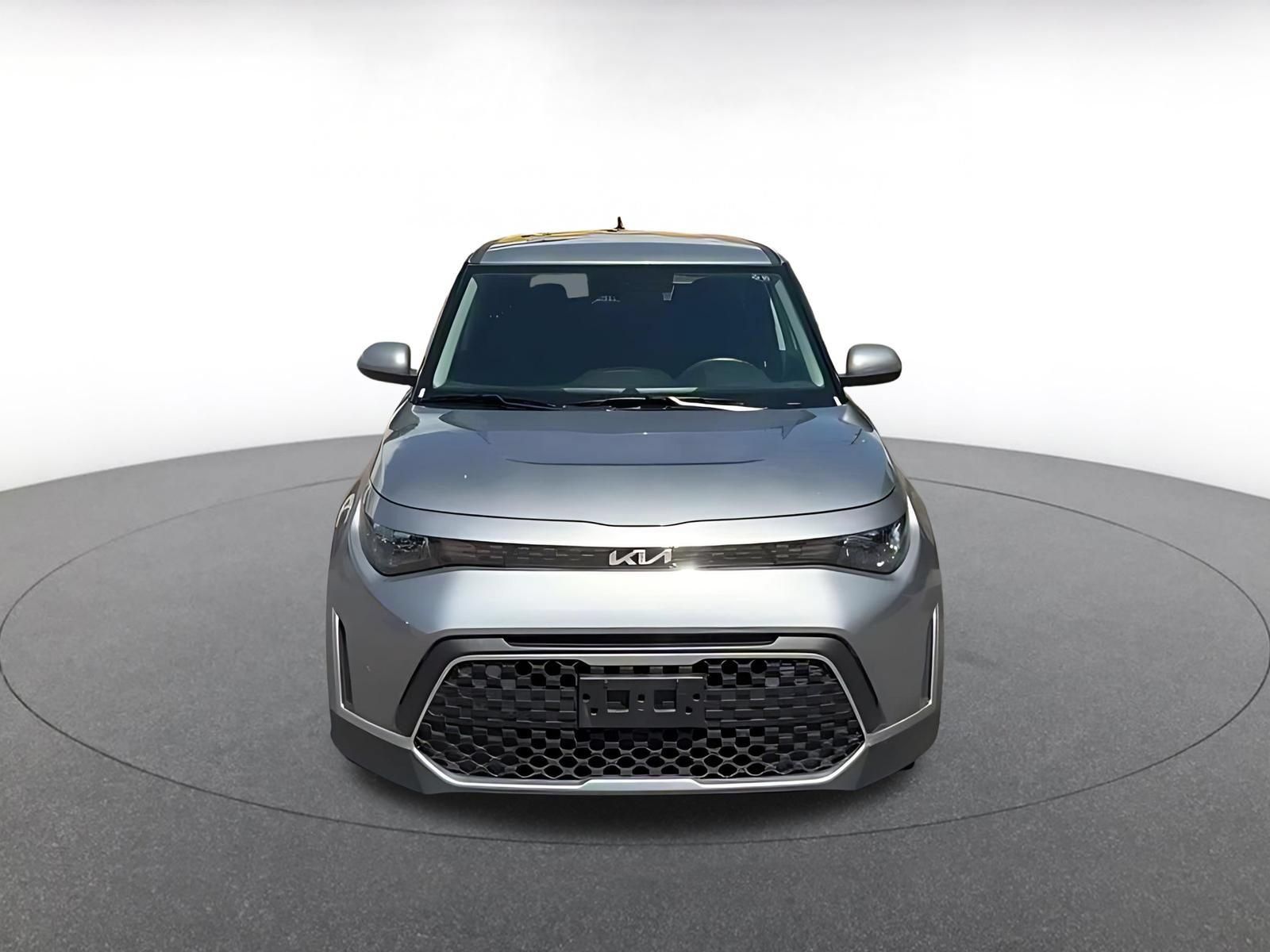 Used 2025 Kia Soul LX w/ LX Technology Package FWD image 4
