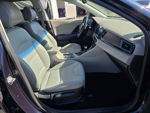Used 2018 Kia Niro EX image 9