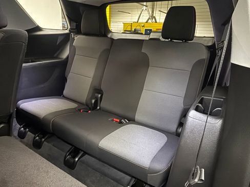 Used 2021 Chevrolet Traverse LS image 18