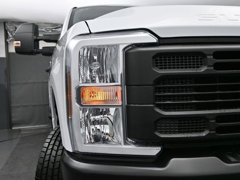 New 2026 Ford F250 XL w/ F-250 >10K GVWR Package AWD/4WD image 13