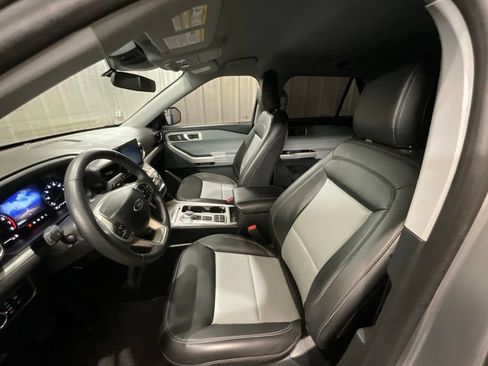 Used 2024 Ford Explorer XLT w/ Equipment Group 202A RWD image 9