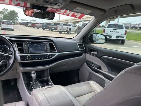 Used 2018 Toyota Highlander Limited FWD image 39