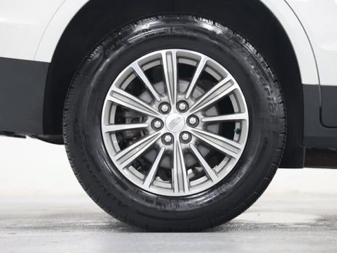 Used 2018 Cadillac XT5 Luxury w/ Driver Awareness Package AWD/4WD image 19