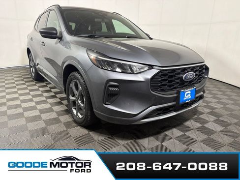 Used 2023 Ford Escape ST-Line w/ Tech Pack #1 AWD/4WD image 2