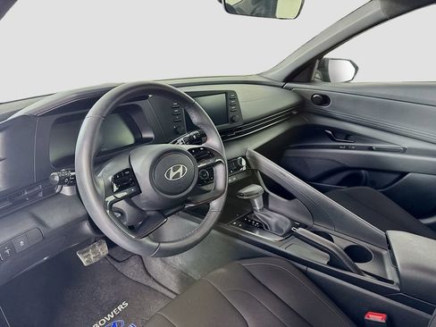 Certified 2025 Hyundai Elantra Sport image 9