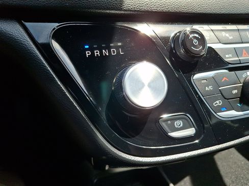 Used 2025 Chrysler Pacifica Select FWD image 13