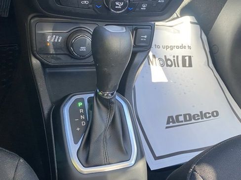 Used 2021 Jeep Renegade Latitude w/ Convenience Group image 24