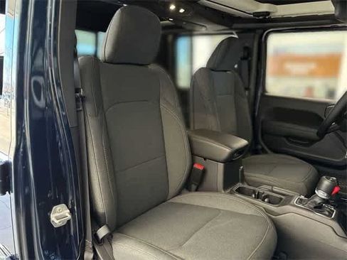 New 2025 Jeep Gladiator Sport image 21