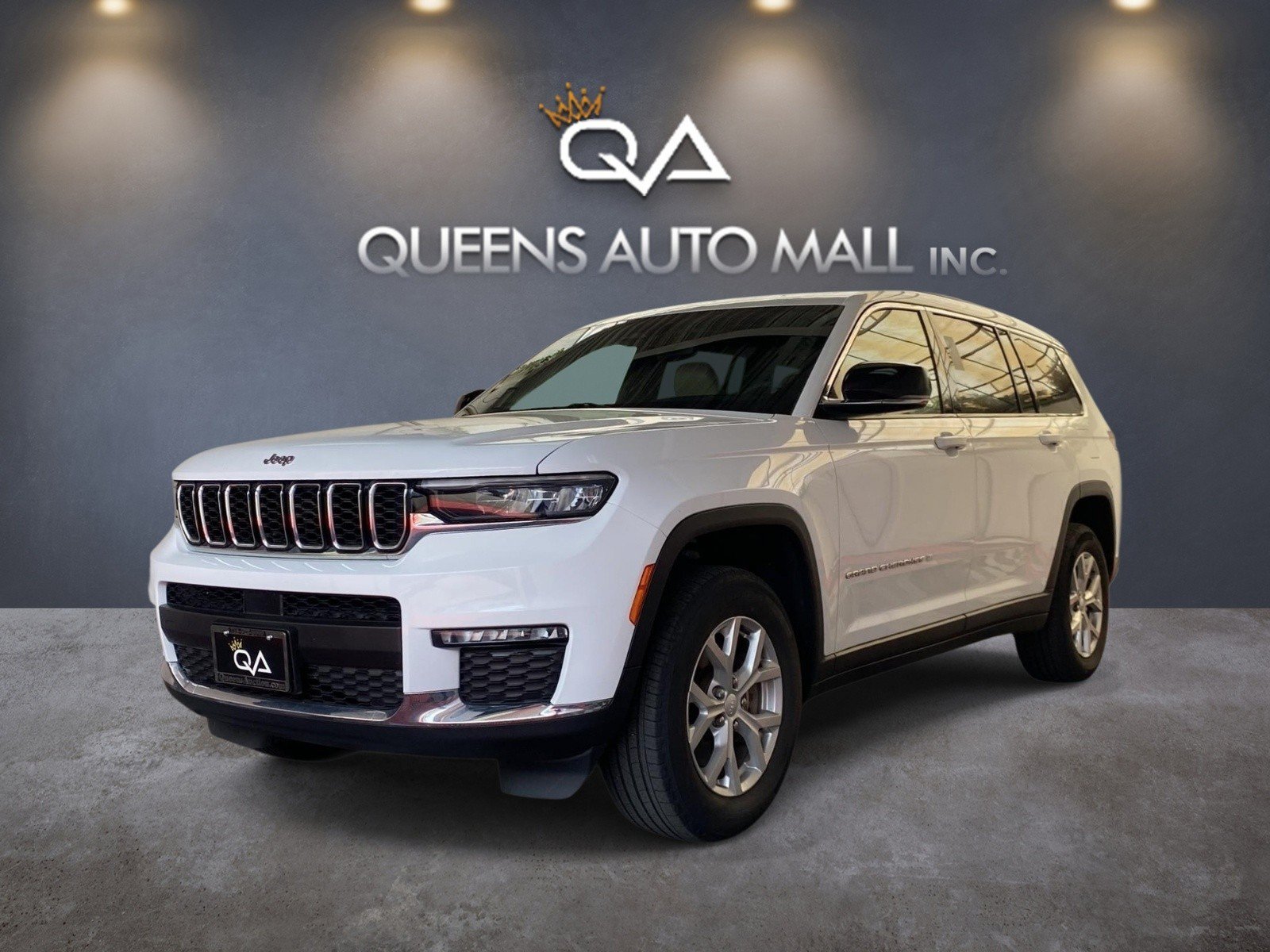 Used 2023 Jeep Grand Cherokee L Limited AWD/4WD image 3
