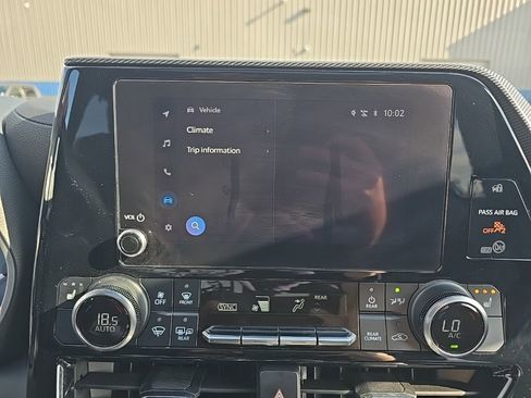 Used 2023 Toyota Highlander L image 25