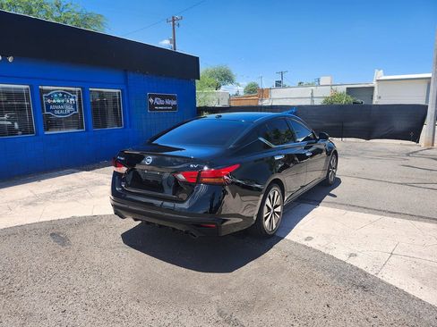 Used 2019 Nissan Altima 2.5 SV FWD image 11