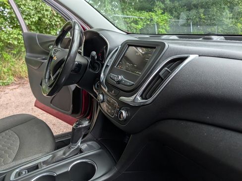 Used 2019 Chevrolet Equinox LT w/ Driver Convenience Package FWD image 21