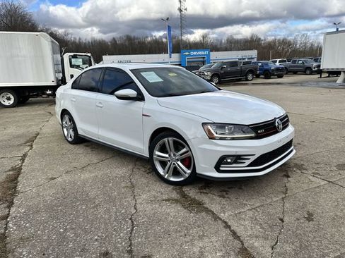 Used 2017 Volkswagen Jetta GLI image 11