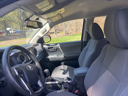 Used 2017 Toyota Tacoma SR5 w/ Tow Package image 12