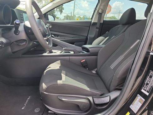 Used 2022 Hyundai Elantra SEL FWD image 14