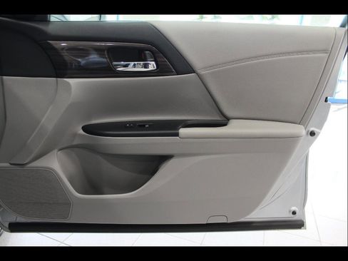 Used 2016 Honda Accord EX image 25