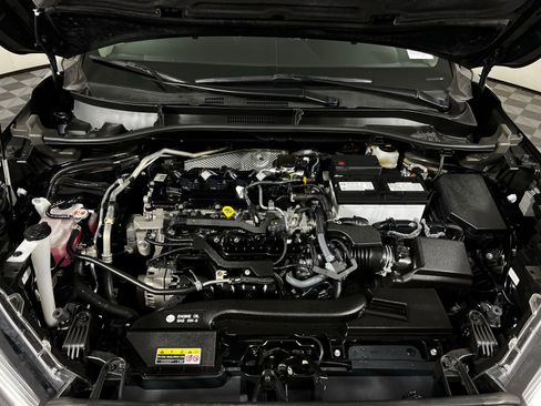 Used 2024 Toyota Corolla Cross XLE image 9