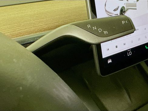 Used 2021 Tesla Model 3 Standard Range Plus image 23