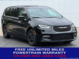 Used 2024 Chrysler Pacifica Touring-L FWD video 1