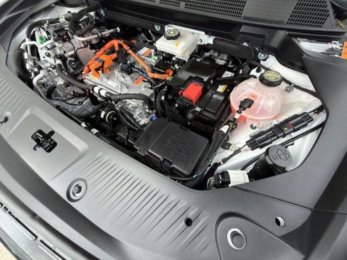 Certified 2024 Chevrolet Equinox EV RS FWD image 30