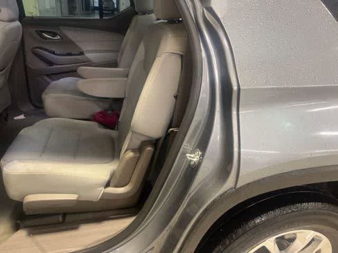 Used 2021 Chevrolet Traverse LT image 5
