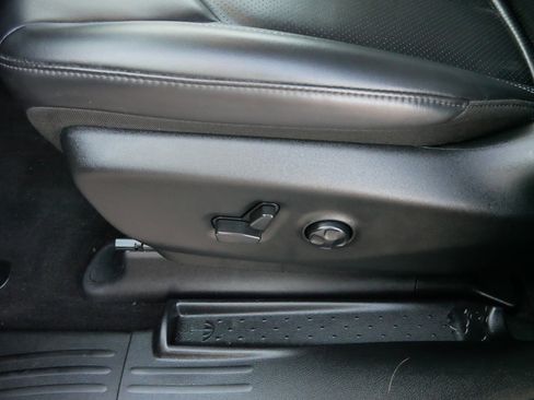 Used 2024 Chrysler Pacifica Touring-L w/ Uconnect Theater Family Group image 20