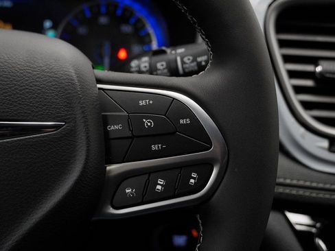 New 2026 Chrysler Pacifica Select image 28