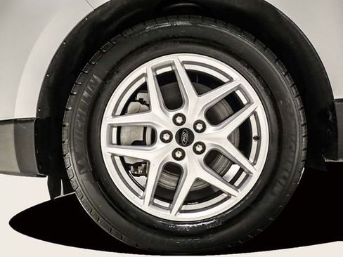 Used 2024 Ford Edge SEL image 9