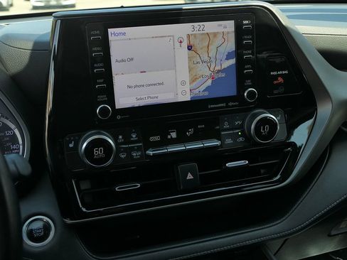 Used 2021 Toyota Highlander XLE FWD image 20
