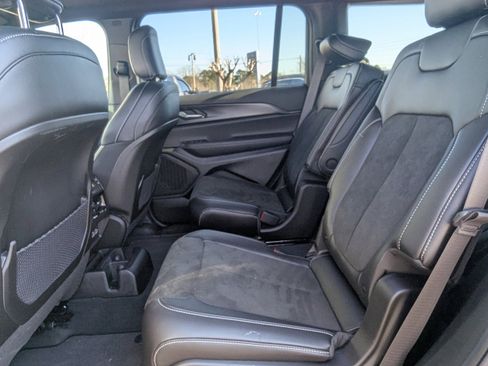 New 2025 Jeep Grand Cherokee L Altitude image 18