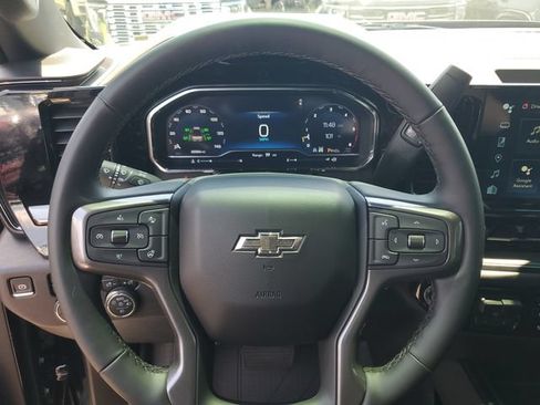 Used 2024 Chevrolet Silverado 2500 ZR2 w/ Technology Package AWD/4WD image 11