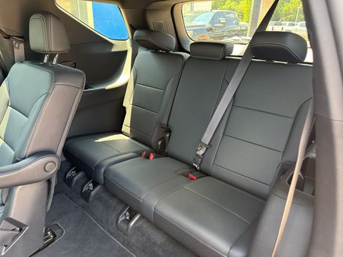 Used 2026 Chevrolet Traverse LT FWD image 19