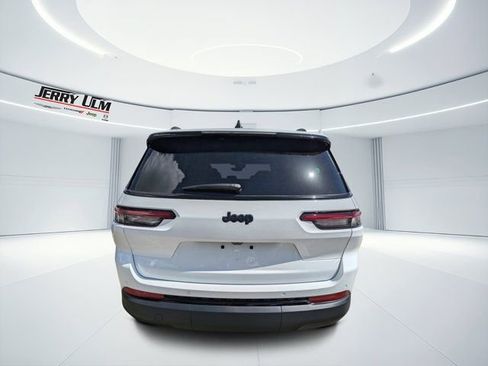 New 2025 Jeep Grand Cherokee L Laredo RWD image 4