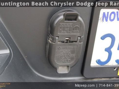Used 2022 Jeep Gladiator Willys image 7
