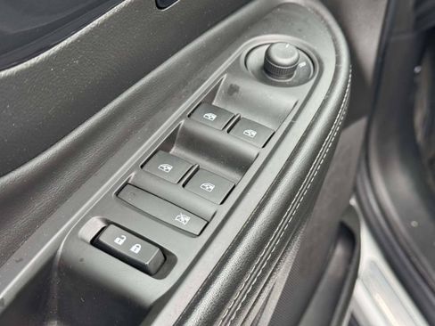 Used 2020 Buick Encore Preferred FWD image 17