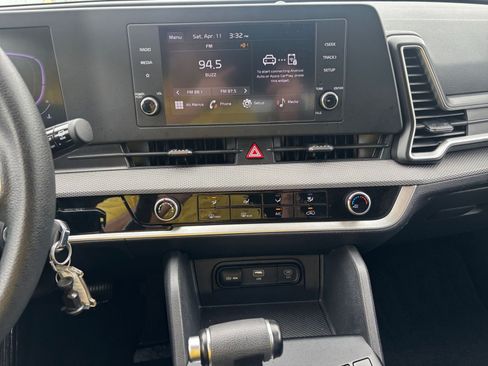 Used 2025 Kia Sportage LX image 17