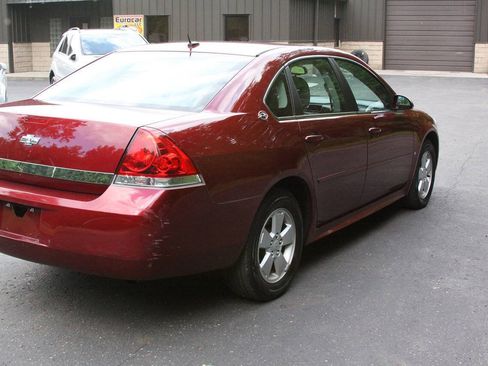 Used 2009 Chevrolet Impala LT FWD image 6
