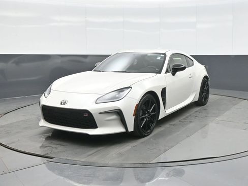 Certified 2025 Toyota GR86 Premium image 5