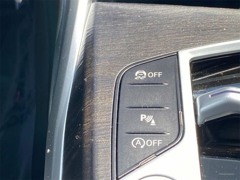 Used 2024 BMW 330i xDrive Sedan w/ Convenience Package image 18