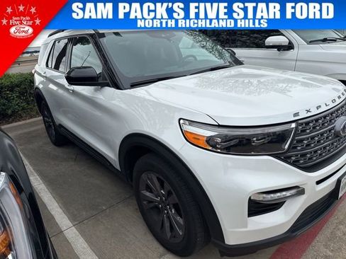 Used 2024 Ford Explorer XLT w/ Equipment Group 202A image 3