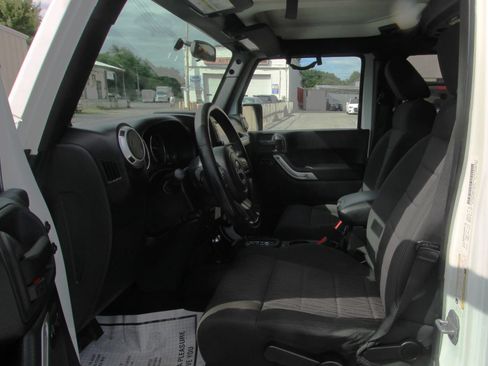 Used 2012 Jeep Wrangler Unlimited Sahara w/ Dual Top Group AWD/4WD image 9