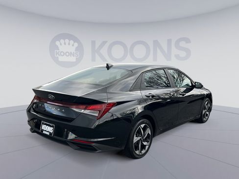 Used 2023 Hyundai Elantra SEL w/ Convenience Package image 7