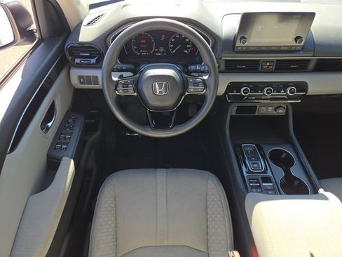 Certified 2023 Honda Pilot LX image 17