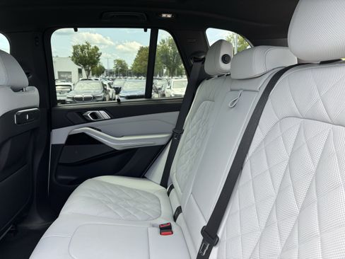 Used 2024 BMW X5 xDrive40i w/ Premium Package AWD/4WD image 33