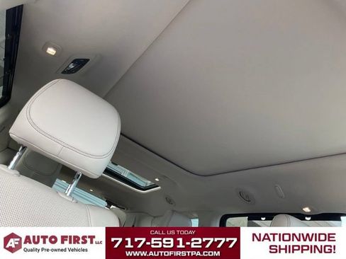 Used 2019 Chrysler Pacifica Limited w/ Advanced Safetytec Group FWD image 17