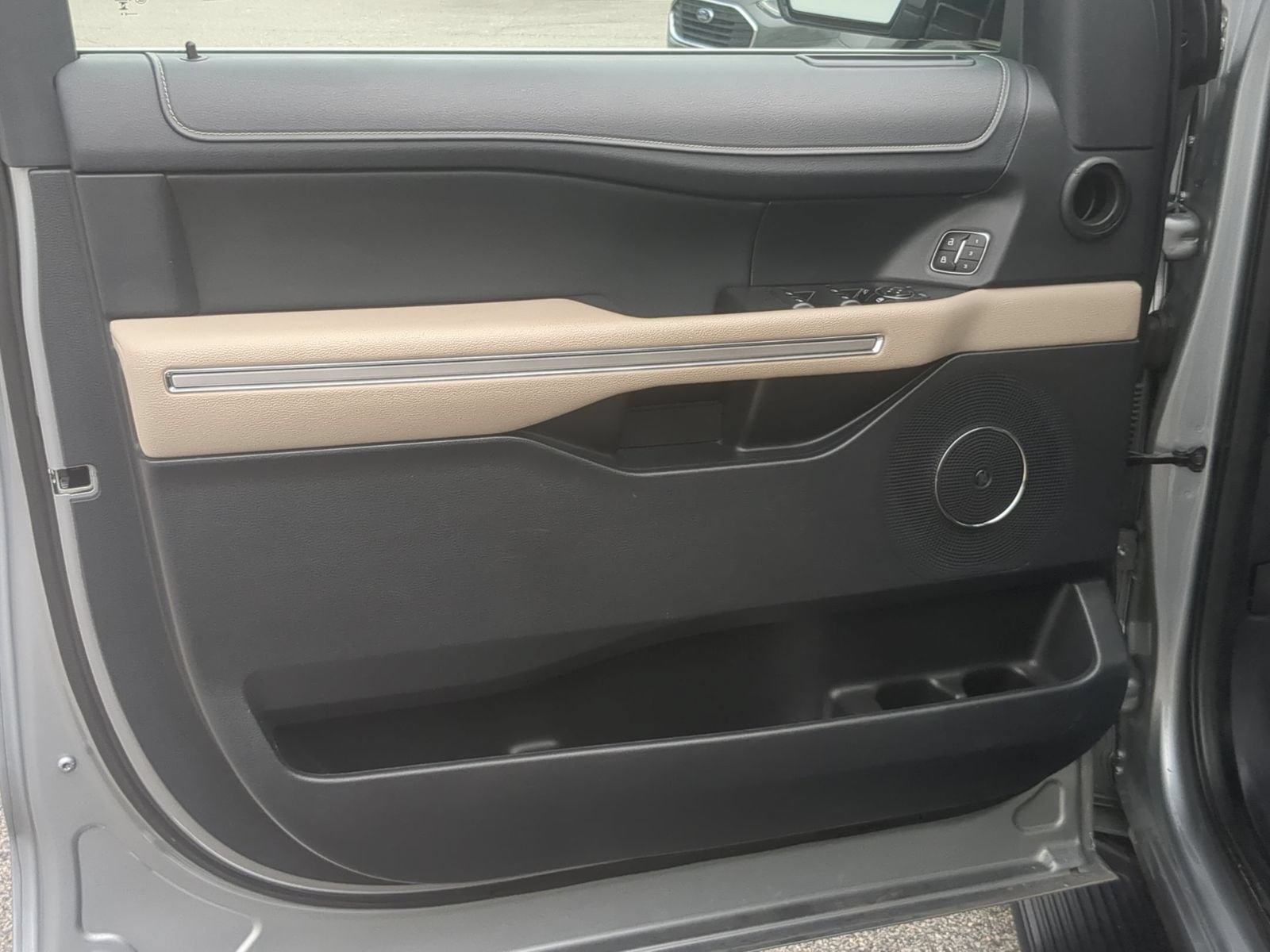 Used 2024 Ford Expedition Limited RWD image 11