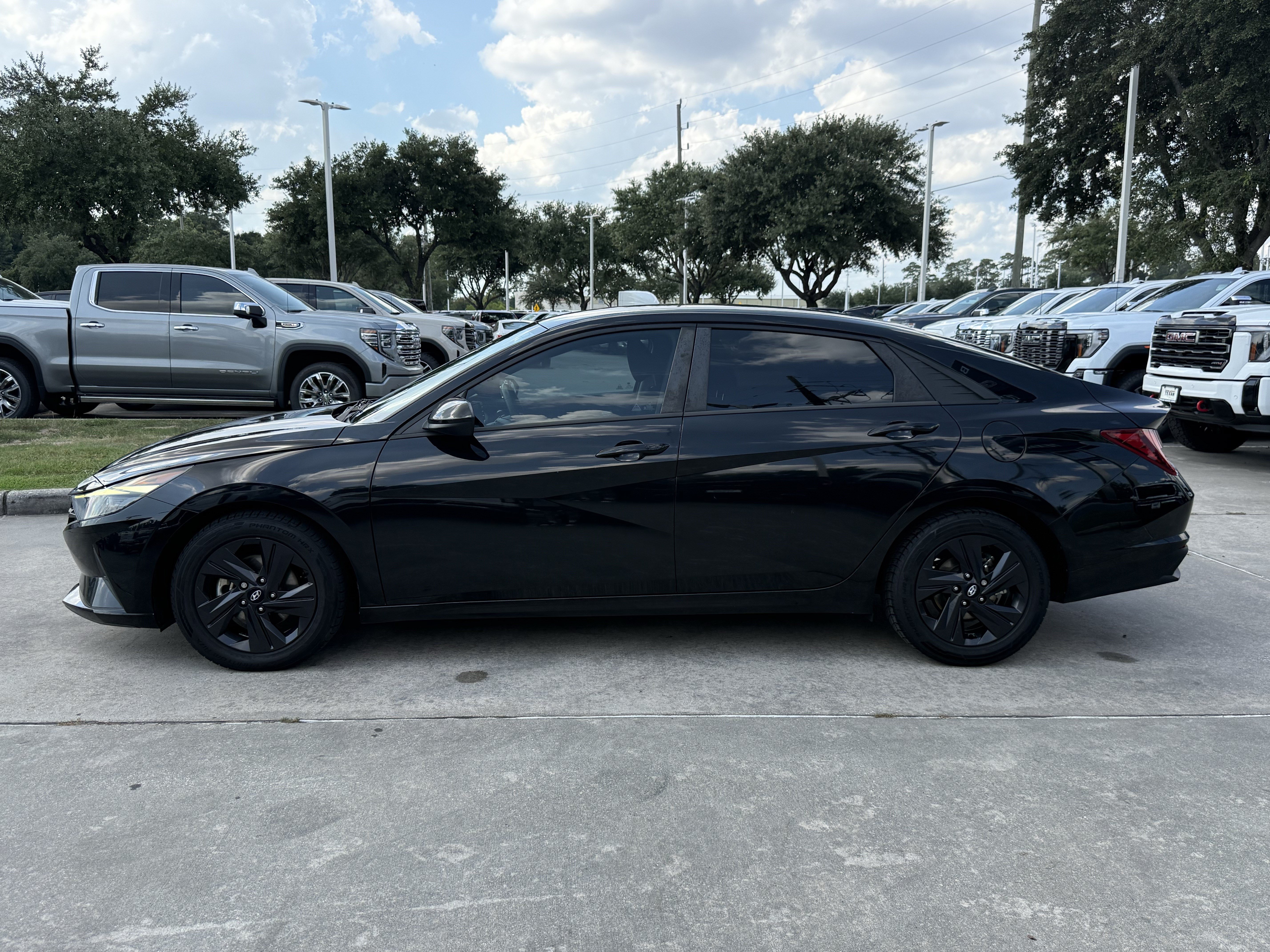 Used 2022 Hyundai Elantra SEL w/ Convenience Package FWD image 8